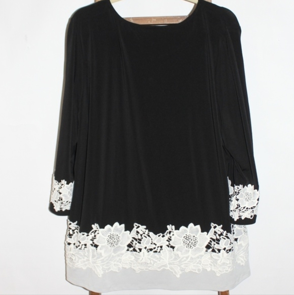 Black Women's Tunic Top with White Lace Hem Like New 3x